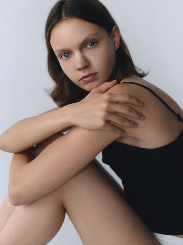 Model test, test shoots, testy modelingowe, portret na białym tle