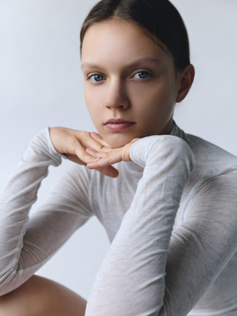 Model test, test shoots, testy modelingowe, portret na białym tle